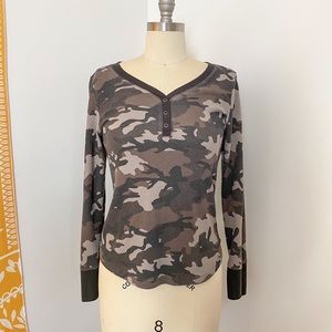 Women’s camouflage long sleeve